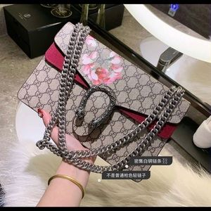Ladies luxury handbag purse